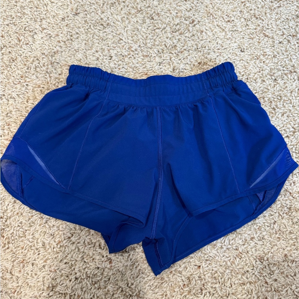 Lululemom Hotty Hot shorts 2.5”